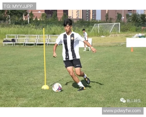 模仿足球球星风采挑战赛 如何完美还原每位球员独特魅力