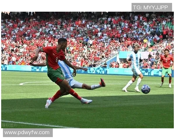 球迷们观看比赛时的精彩瞬间其他球星的反应与情感流露全记录 球迷们观看比赛时的精彩瞬间其他球星的反应与情感流露全记录