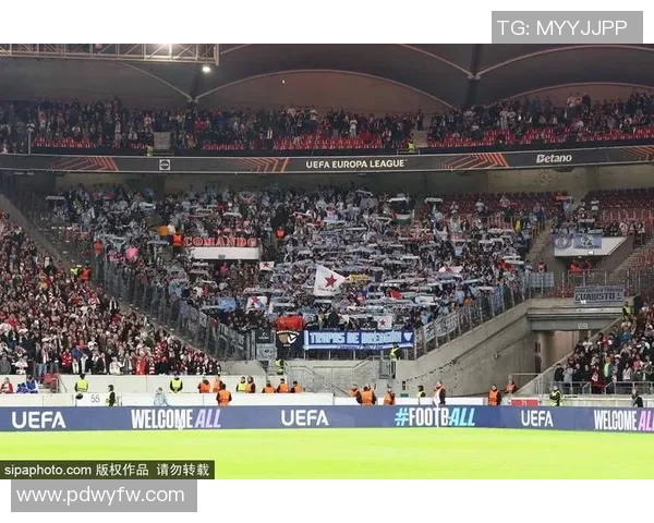 足球巨星重返家乡赛场 首度回归点燃主场球迷激情 足球巨星重返家乡赛场 首度回归点燃主场球迷激情