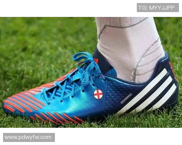 足球球星联名款球鞋解析：如何通过设计与性能征服赛场与球迷的心