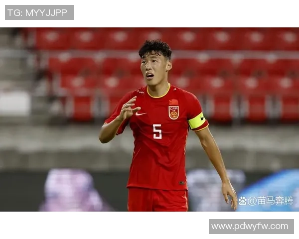 中国足球球星头发白色引关注 其背后故事和对职业生涯的影响揭秘 中国足球球星头发白色引关注 其背后故事和对职业生涯的影响揭秘